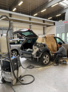 Carrosserieberufe Carrosserie suisse 5.jpg